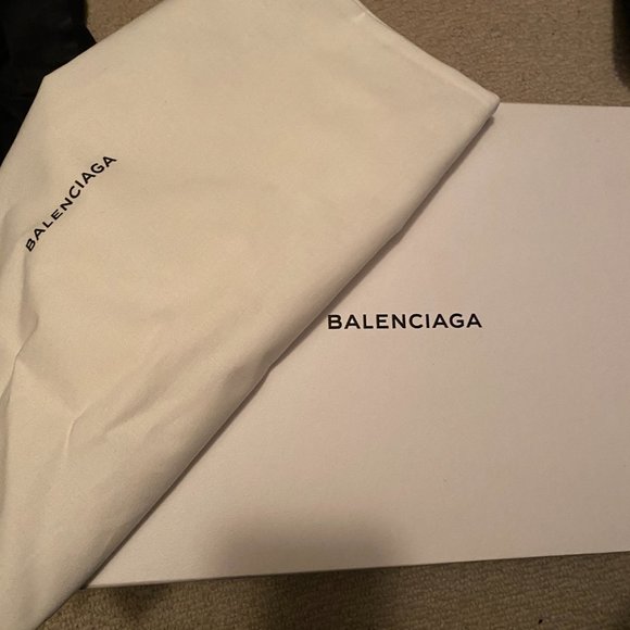 BALENCIAGA HIGH TOP SPEED SNEAKERS (Authentic) - Picture 9 of 11